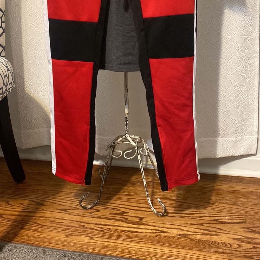 Champion T-Shirt and Matching Screenshot Joggers - Picture 3 of 10